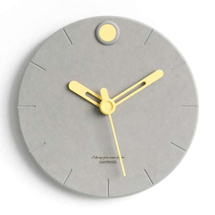Modern väggklocka i betonglook design