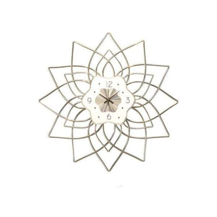 Modern väggklocka med metallblomma design