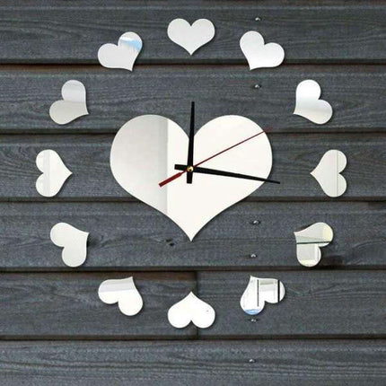 Stor hjärtformad väggklocka med spegeleffekt