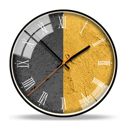 Modern väggklocka med betongutseende