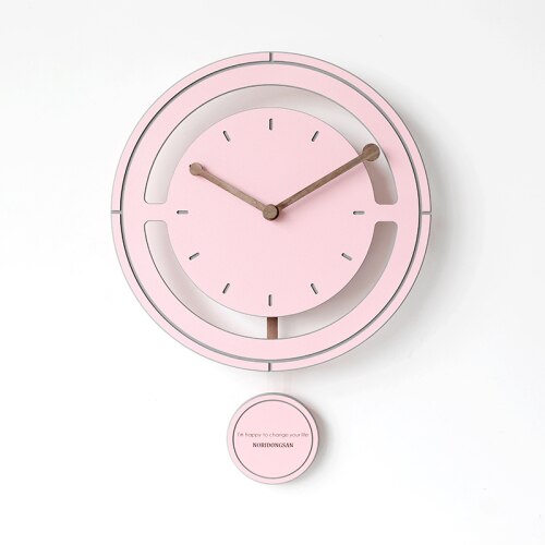 Modern pendylklocka i minimalistisk design