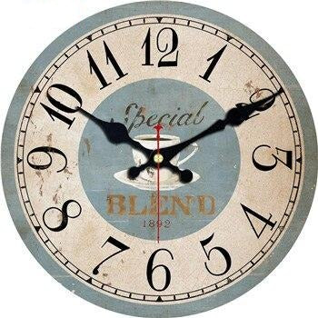 Rund väggklocka i trä världskarta