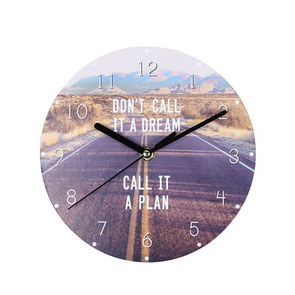 Modern väggklocka med inspirerande citat
