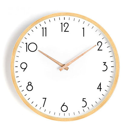 Rund Väggklocka i Ljust Trä