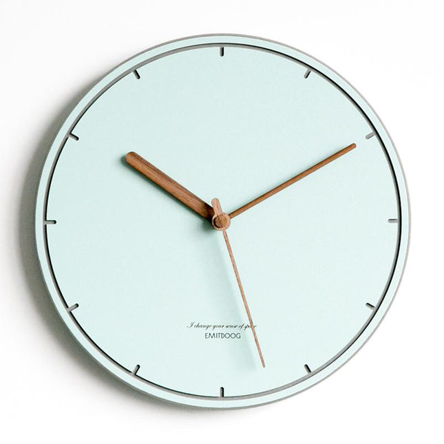 Minimalistisk väggklocka i pastell skandinavisk design