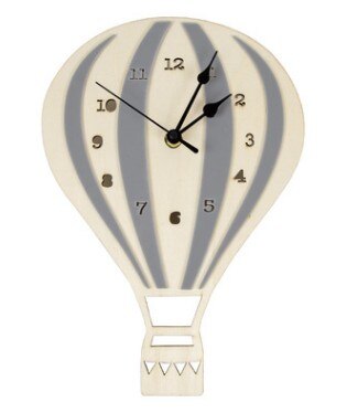 Väggklocka luftballong i trä för barn