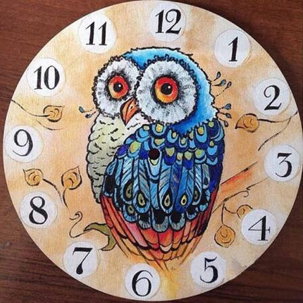 Väggklocka i lantlig stil med blommor