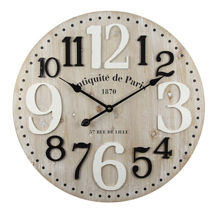 Väggklocka i trä med retrodesign