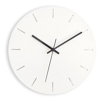 Stilren och enkel väggklocka i trä