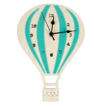 Väggklocka luftballong i trä för barn
