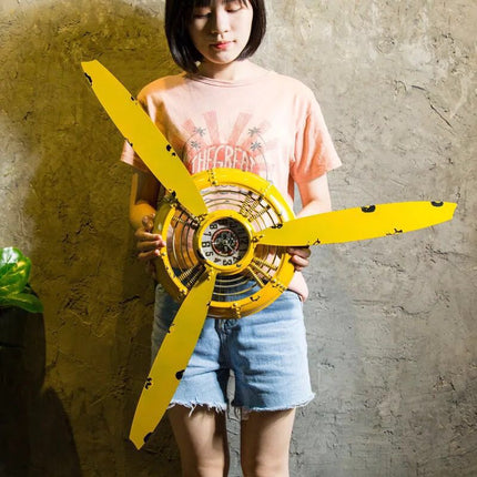 Retro väggklocka i flygplansstil