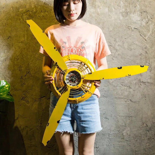 Retro väggklocka i flygplansstil