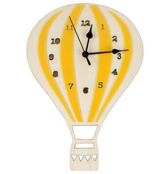 Väggklocka luftballong i trä för barn