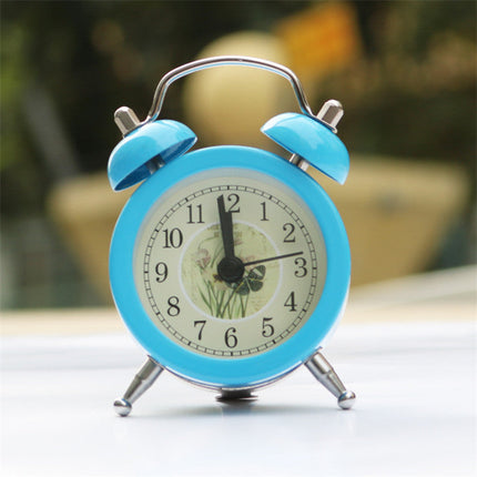 Klassisk rund väckarklocka med klockor