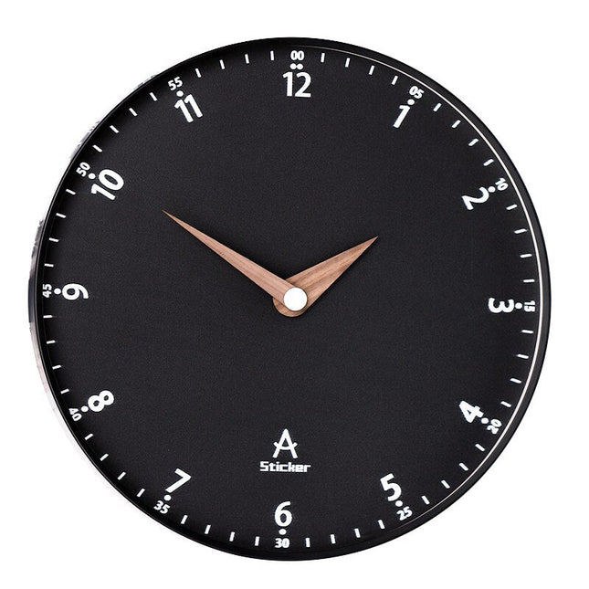 Svart minimalistisk väggklocka med trävisare