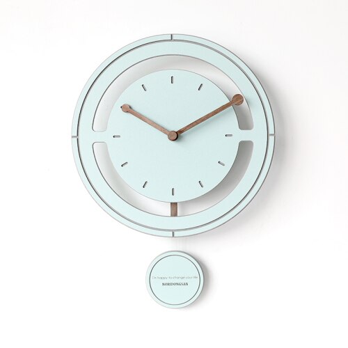 Modern pendylklocka i minimalistisk design