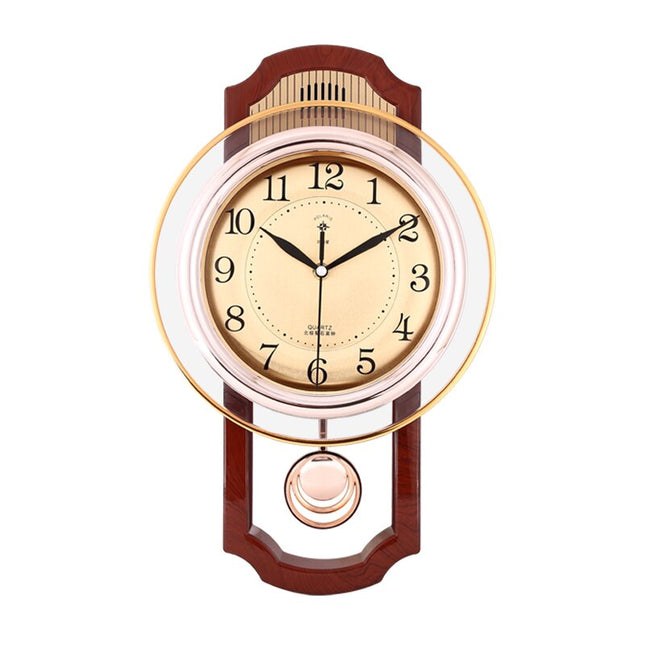 Guldfärgad pendelklocka i vintage stil