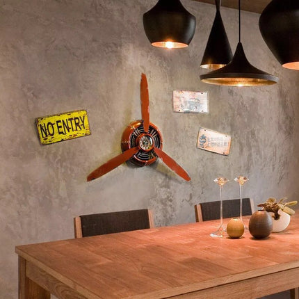 Retro väggklocka i flygplansstil