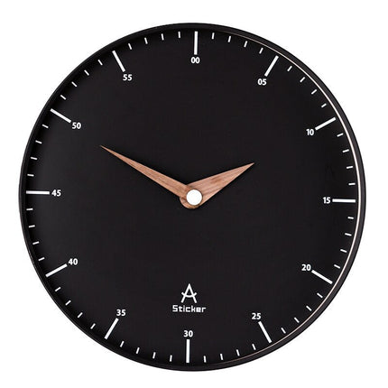 Svart minimalistisk väggklocka med trävisare