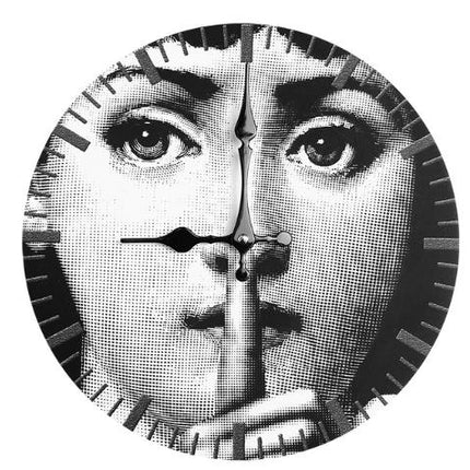 Konstnärlig väggklocka med kvinnoansikte