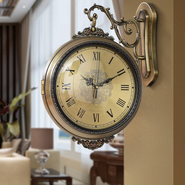 Antik dubbelsidig stationsklocka för vägg