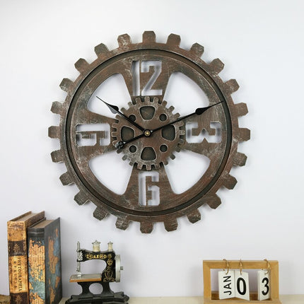 Stor väggklocka formad som kugghjul