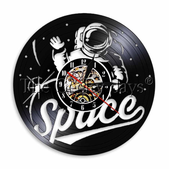 Väggklocka i vinyl med astronautmotiv
