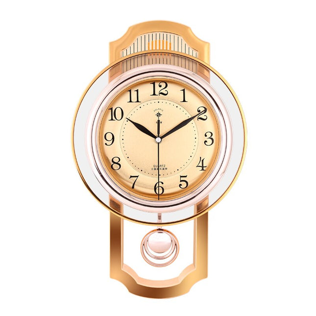 Guldfärgad pendelklocka i vintage stil