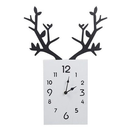 Nordisk design väggklocka med hjorthorn