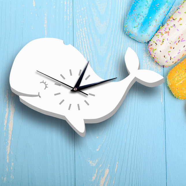 Väggklocka för barnrum i val-form