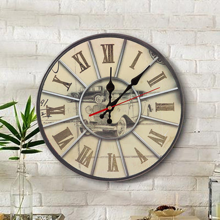 Dekorativ väggklocka i trä med ugglor