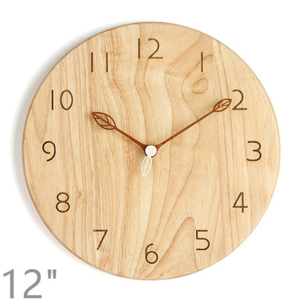 Rund väggklocka i ljust trä 40 cm