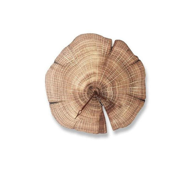 Rustik väggklocka gjord av träskiva