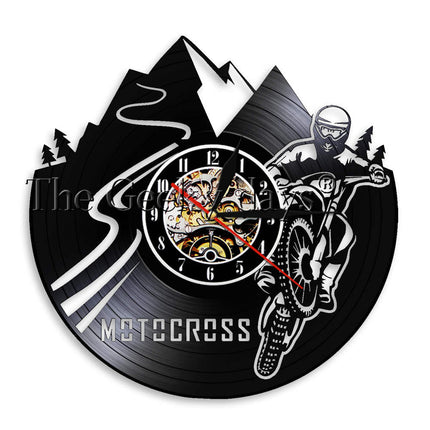 Väggklocka av vinylskiva med motorcykel
