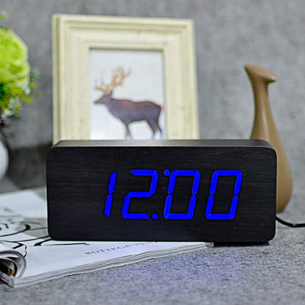 Modern LED väckarklocka i trädesign