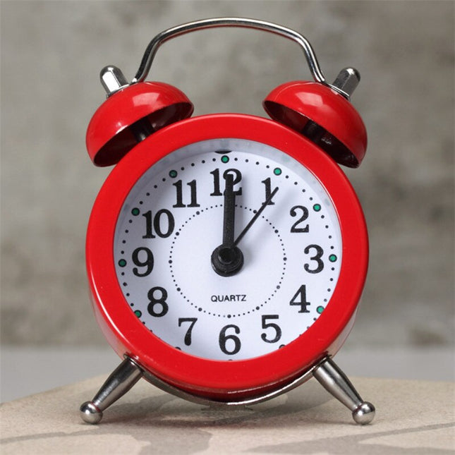 Klassisk rund väckarklocka med klockor