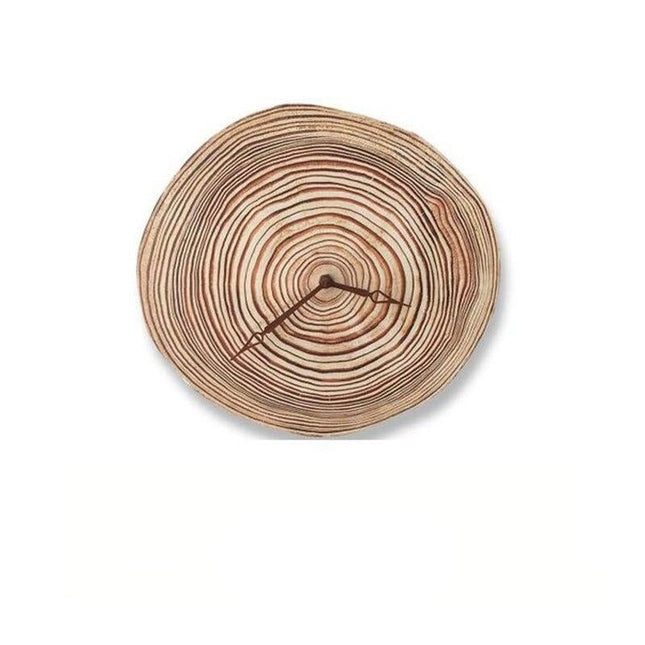 Rustik väggklocka gjord av träskiva