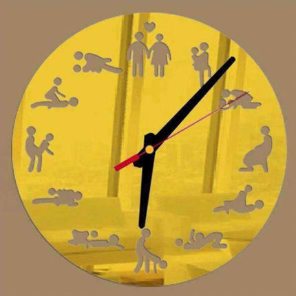 Svart väggklocka med spegeldetaljer