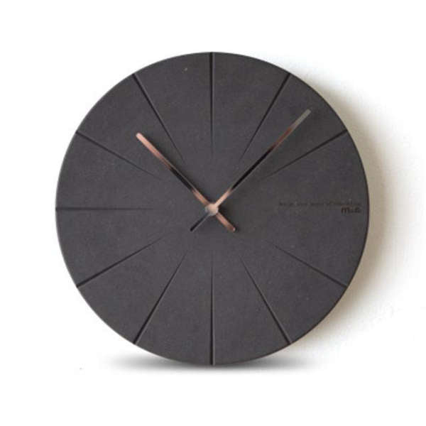 Svart minimalistisk väggklocka utan siffror