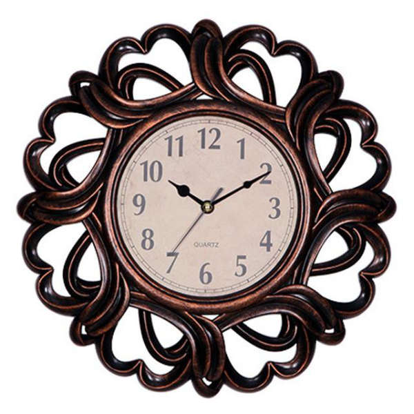 Dekorativ väggklocka i mörkt trä