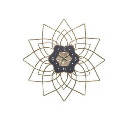 Modern väggklocka med metallblomma design