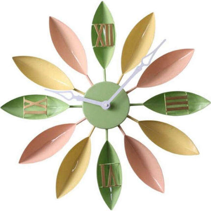 Färgglad väggklocka med blomblad design
