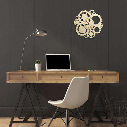 Väggklocka i trä med kugghjul