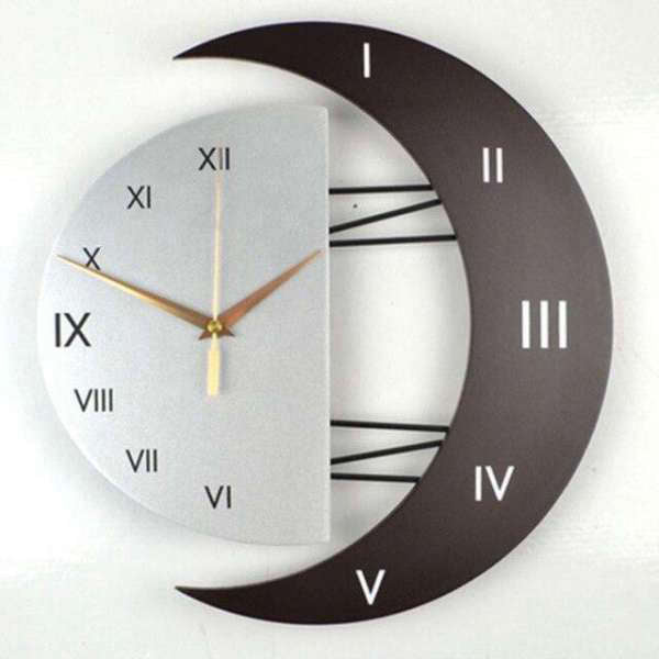 Väggklocka formad som en halvmåne