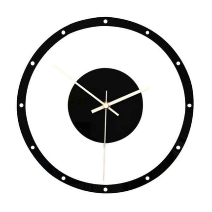 Nordisk minimalistisk väggklocka i metall