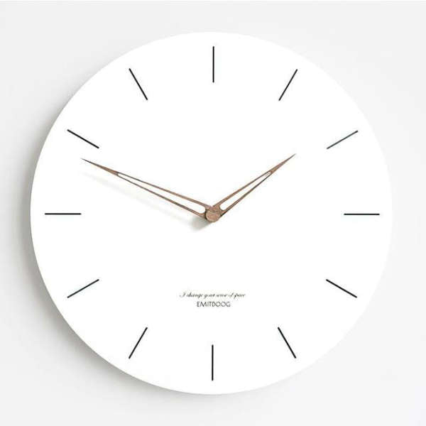 Tyst vit väggklocka för badrum