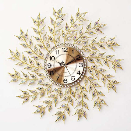 Stor väggklocka med gyllene lövverk