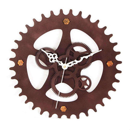 Väggklocka i metall med kugghjul