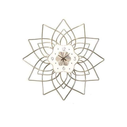 Modern väggklocka med metallblomma design