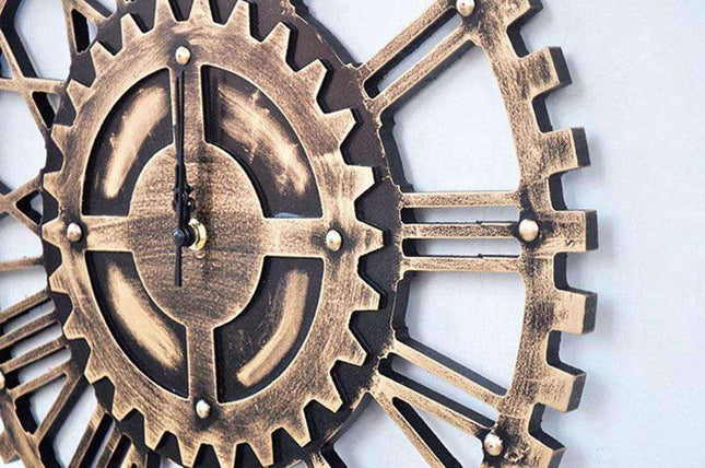Stor industriell väggklocka med kugghjul